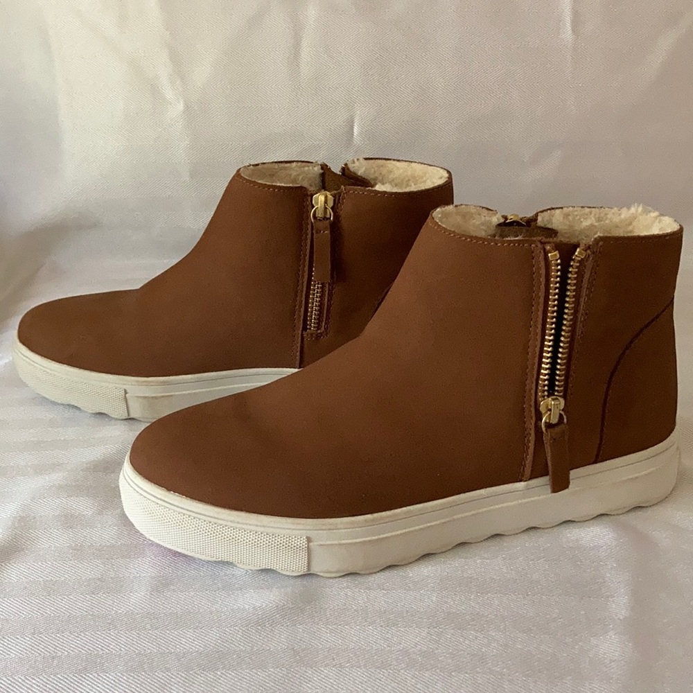 J/SLIDES  Boots